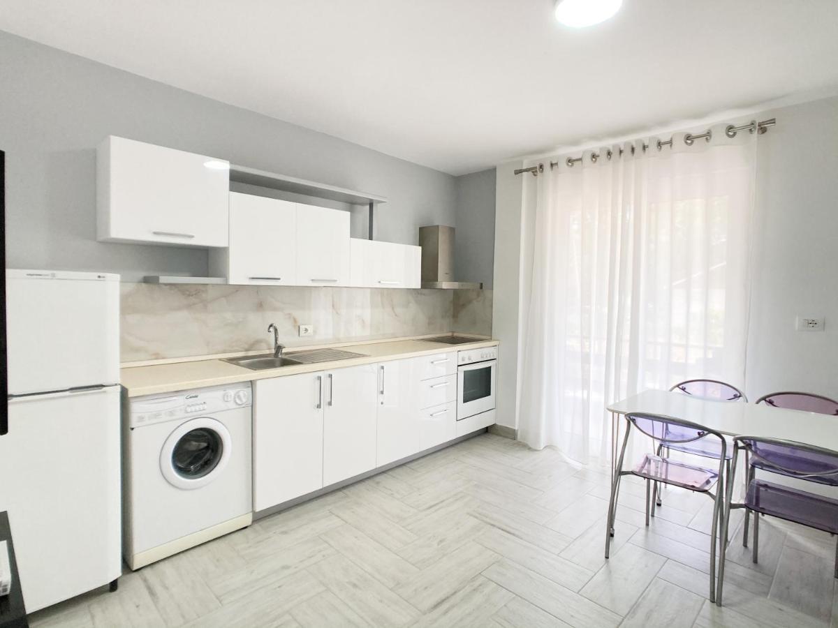 Promo Price September - By The Sea 1 Min From The Beach Appartamento Golem (Tirana)